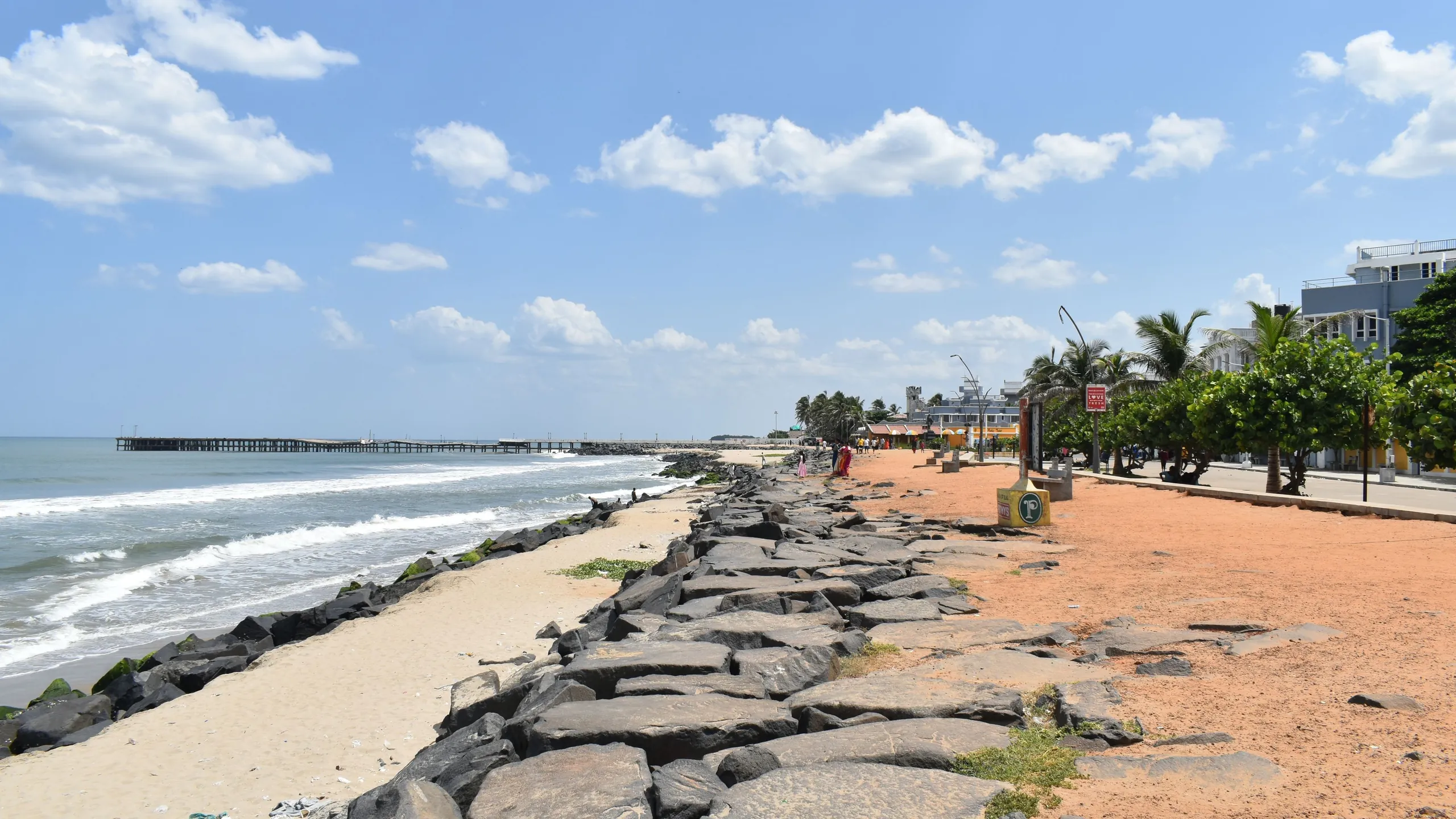 The rock promenade and the sea at Puducherry